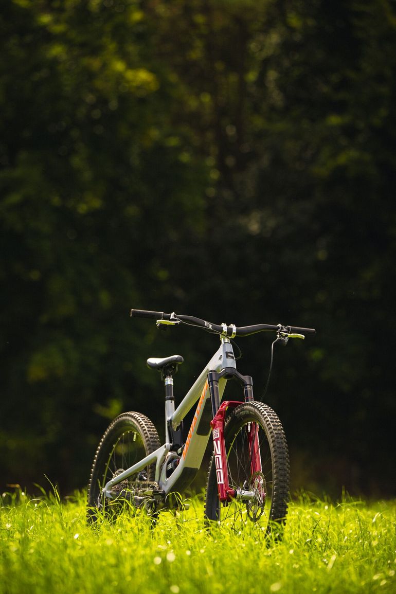 Used Santa Cruz Nomad SRAM XX Eagle AXS (T-Type) 2023 Mountainbike, Light Gray, Mixed — image 6 of 12