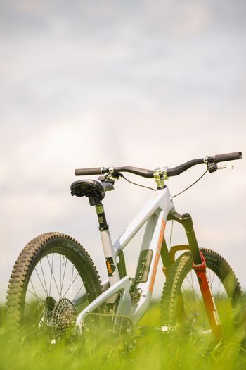 Used Santa Cruz Nomad SRAM XX Eagle AXS (T-Type) 2023 Mountainbike, Light Gray, Mixed — image 3 of 12