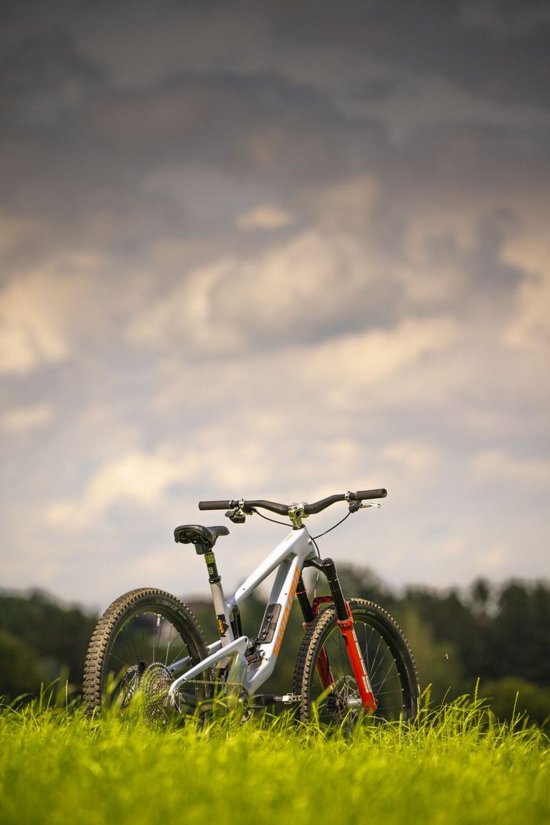 Used Santa Cruz Nomad SRAM XX Eagle AXS (T-Type) 2023 Mountainbike, Light Gray, Mixed — image 9 of 12
