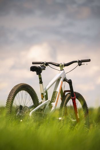 Used Santa Cruz Nomad SRAM XX Eagle AXS (T-Type) 2023 Mountainbike, Light Gray, Mixed — image 11 of 12