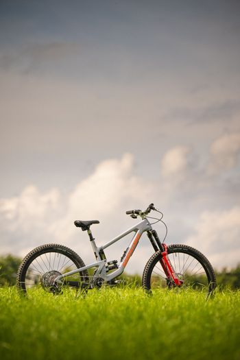 Used Santa Cruz Nomad SRAM XX Eagle AXS (T-Type) 2023 Mountainbike, Light Gray, Mixed — image 10 of 12