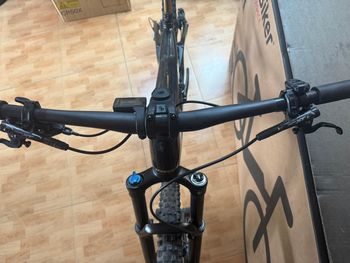 Used Orbea E-BIKE ORBEA RISE CARBON TALLA S/M 2024 Mountainbike, Schwarz — image 7 of 7