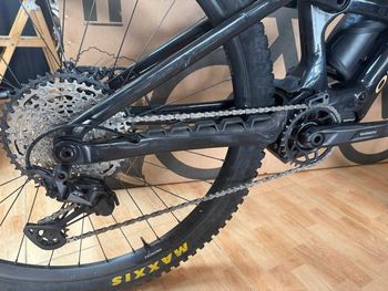 Used Orbea E-BIKE ORBEA RISE CARBON TALLA S/M 2024 Mountainbike, Schwarz — image 2 of 7
