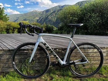 Used Trek Émonda SL 5 Disc 2022 2022 Road & Gravel, Hellgrau — image 2 of 17