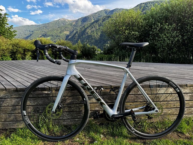 Used Trek Émonda SL 5 Disc 2022 2022 Road & Gravel, Hellgrau — image 2 of 17