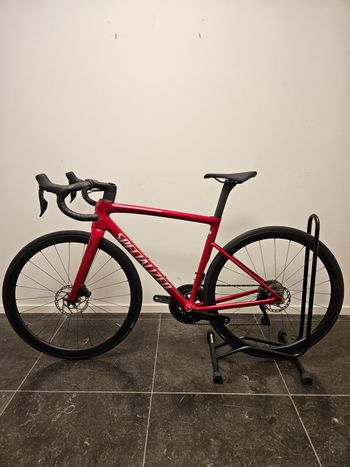 Used Specialized Tarmac SL8 Comp - Shimano 105 Di2 2026 2026 Road & Gravel, Rojo — image 2 of 3