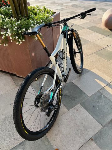 Orbea OIZ M LTD 2021 2021 Mountainbike usato, Bianco — immagine 2 di 18