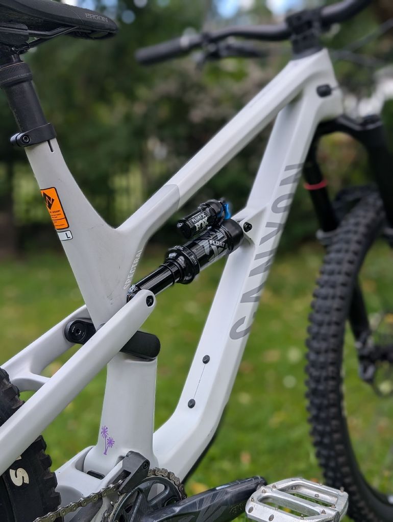 Used Canyon Spectral Mullet CF 8 CLLCTV 2024 2024 Mountainbike, White, 29, 27.5 — image 5 of 11