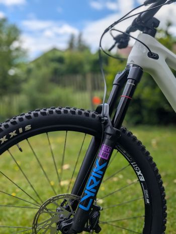 Used Canyon Spectral Mullet CF 8 CLLCTV 2024 2024 Mountainbike, White, 29, 27.5 — image 6 of 11