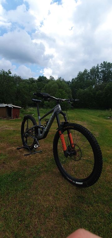 Used Specialized Enduro Comp 2023 2023 Mountainbike, Light Gray, 29 — image 4 of 5