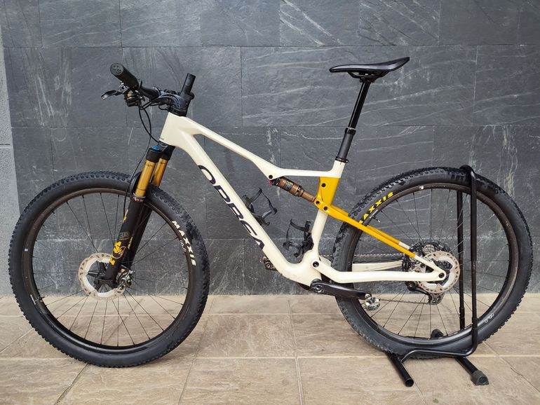 Used Orbea OIZ M10 2025 2025 Mountainbike, Weiß — image 2 of 7