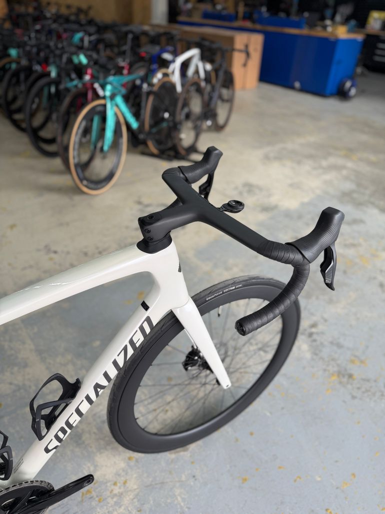 Used Specialized Tarmac SL7 AXS Carbon 2023 Road & Gravel, Weiß — image 7 of 18