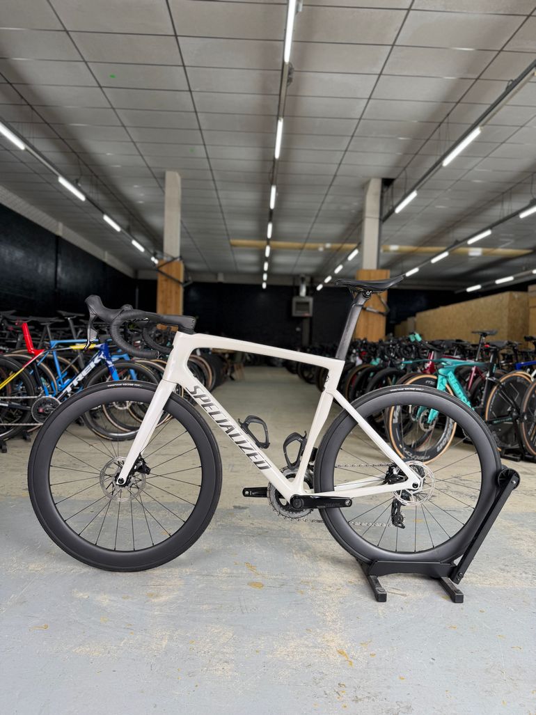 Used Specialized Tarmac SL7 AXS Carbon 2023 Road & Gravel, Weiß — image 17 of 18