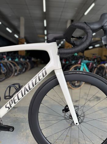 Used Specialized Tarmac SL7 AXS Carbon 2023 Road & Gravel, Weiß — image 8 of 18
