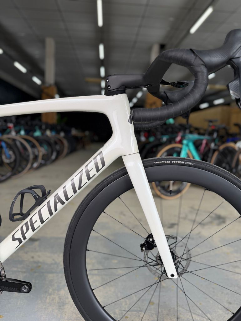 Used Specialized Tarmac SL7 AXS Carbon 2023 Road & Gravel, Weiß — image 8 of 18