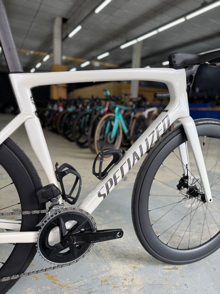 Used Specialized Tarmac SL7 AXS Carbon 2023 Road & Gravel, Weiß — image 13 of 18