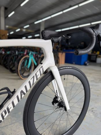 Used Specialized Tarmac SL7 AXS Carbon 2023 Road & Gravel, Weiß — image 6 of 18
