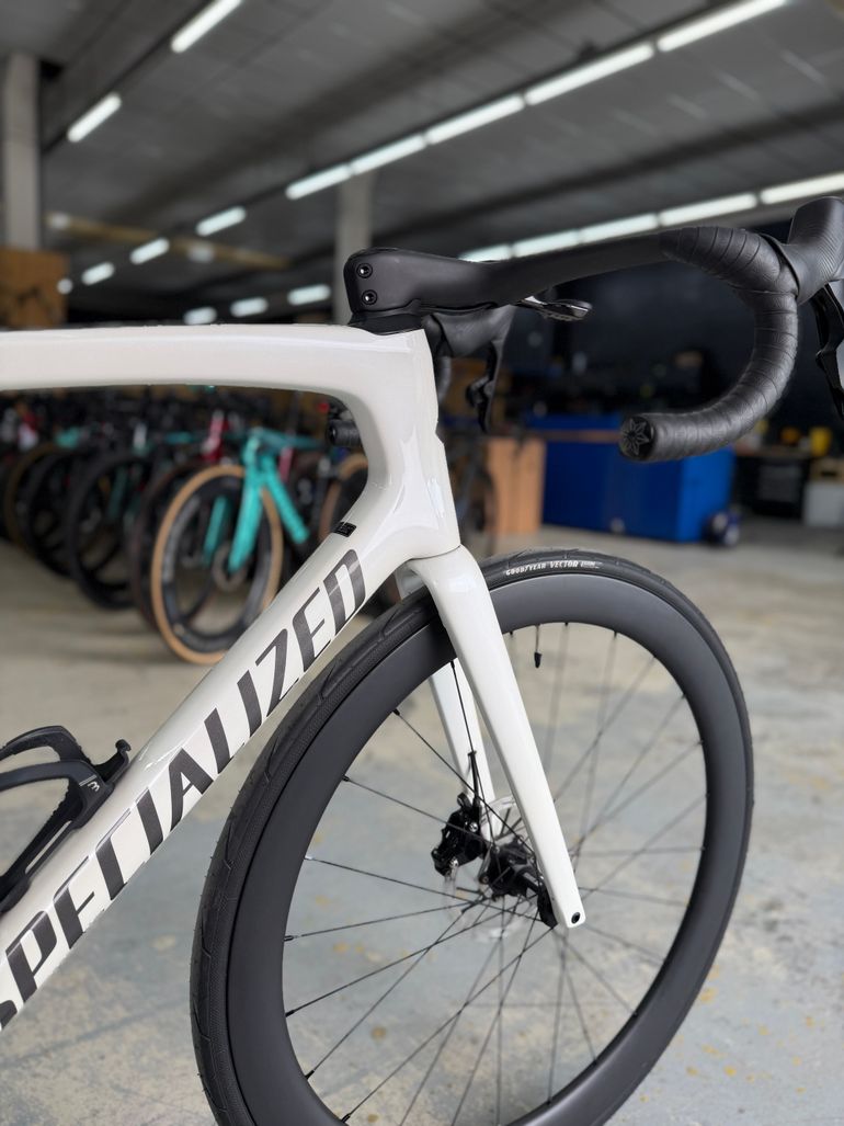 Used Specialized Tarmac SL7 AXS Carbon 2023 Road & Gravel, Weiß — image 6 of 18