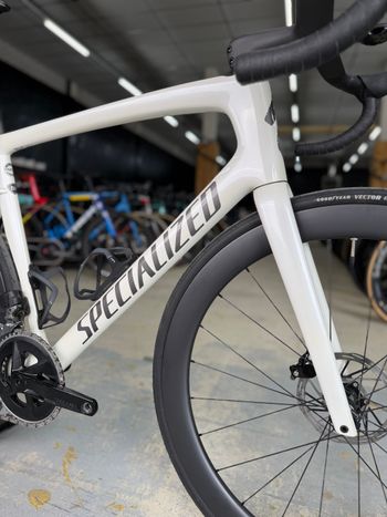 Used Specialized Tarmac SL7 AXS Carbon 2023 Road & Gravel, Weiß — image 3 of 18