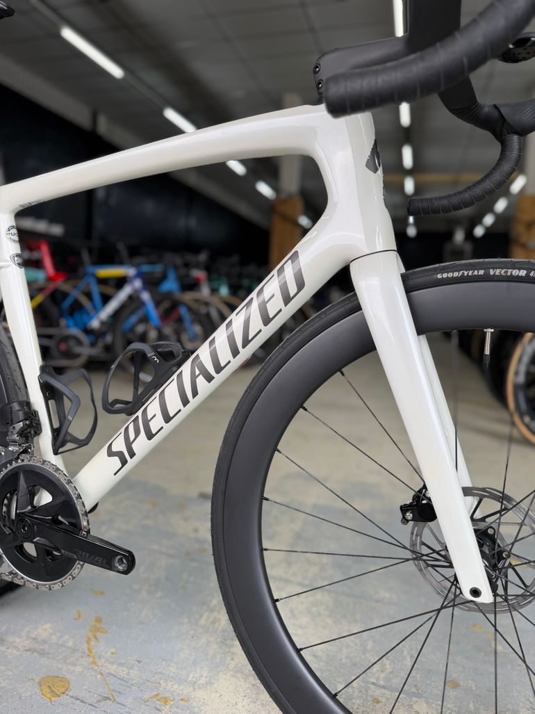 Used Specialized Tarmac SL7 AXS Carbon 2023 Road & Gravel, Weiß — image 3 of 18