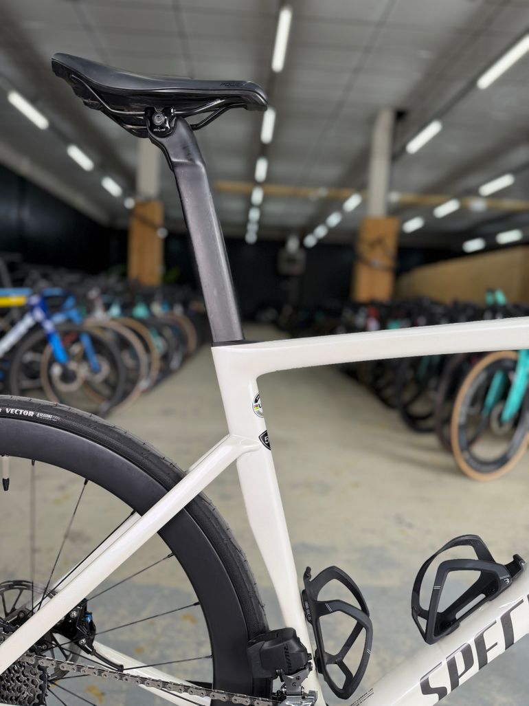 Used Specialized Tarmac SL7 AXS Carbon 2023 Road & Gravel, Weiß — image 11 of 18