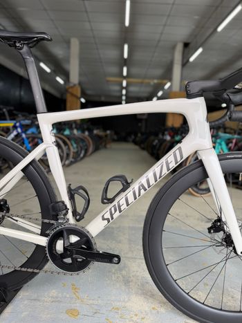 Used Specialized Tarmac SL7 AXS Carbon 2023 Road & Gravel, Weiß — image 12 of 18