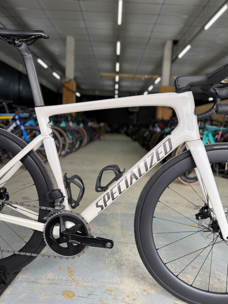 Used Specialized Tarmac SL7 AXS Carbon 2023 Road & Gravel, Weiß — image 12 of 18