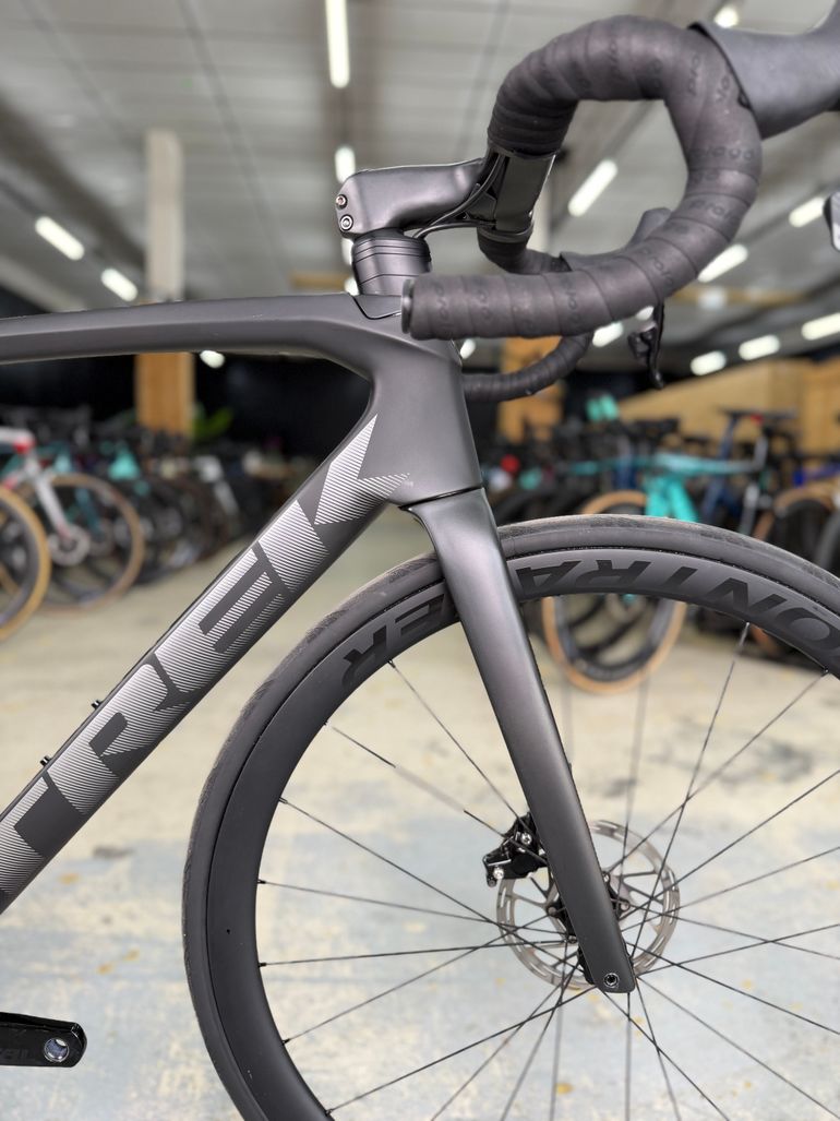 Used Trek Emonda SLR AXS Carbon 2022 Road & Gravel, Schwarz — image 5 of 24