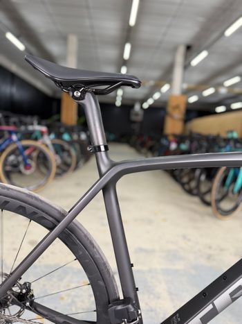 Used Trek Emonda SLR AXS Carbon 2022 Road & Gravel, Schwarz — image 8 of 24