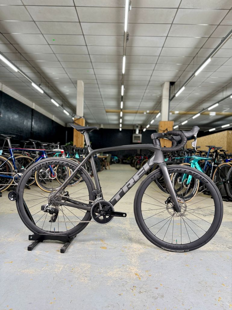 Used Trek Emonda SLR AXS Carbon 2022 Road & Gravel, Schwarz — image 1 of 24