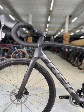 Used Trek Emonda SLR AXS Carbon 2022 Road & Gravel, Schwarz — image 19 of 24