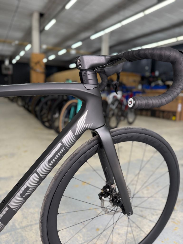 Used Trek Emonda SLR AXS Carbon 2022 Road & Gravel, Schwarz — image 7 of 24
