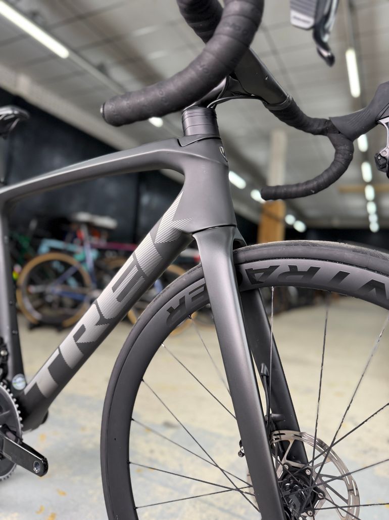 Used Trek Emonda SLR AXS Carbon 2022 Road & Gravel, Schwarz — image 4 of 24