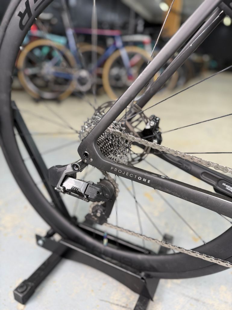Used Trek Emonda SLR AXS Carbon 2022 Road & Gravel, Schwarz — image 9 of 24