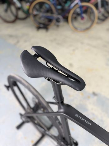 Used Trek Emonda SLR AXS Carbon 2022 Road & Gravel, Schwarz — image 13 of 24