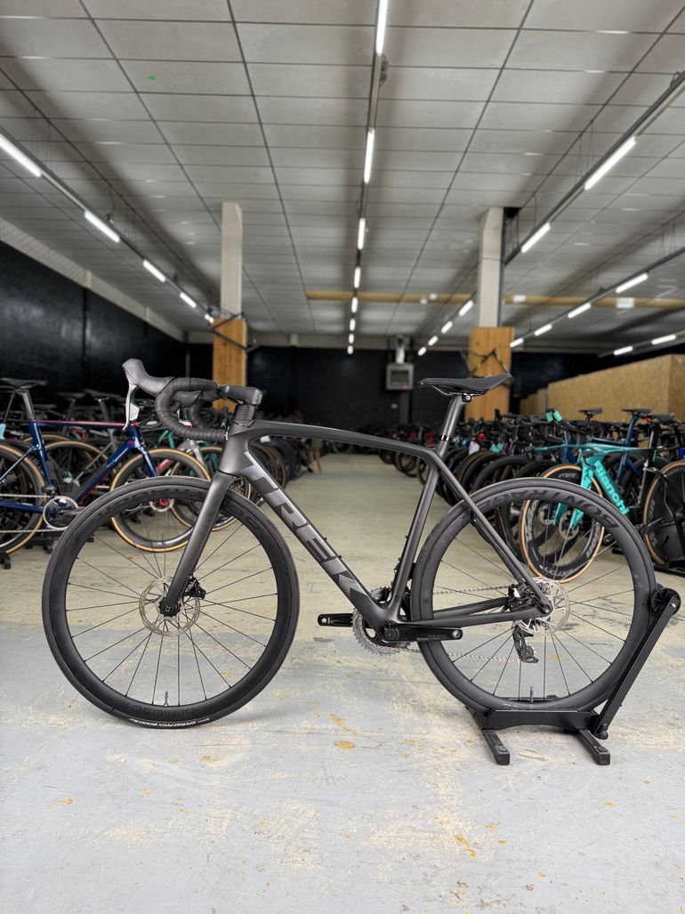 Used Trek Emonda SLR AXS Carbon 2022 Road & Gravel, Schwarz — image 16 of 24