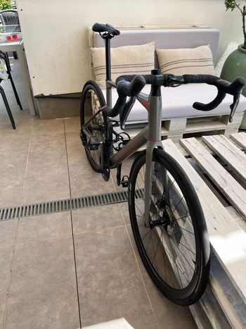 Used BMC Roadmachine 01 THREE 2022 2022 Road & Gravel, Gris claro — image 6 of 7
