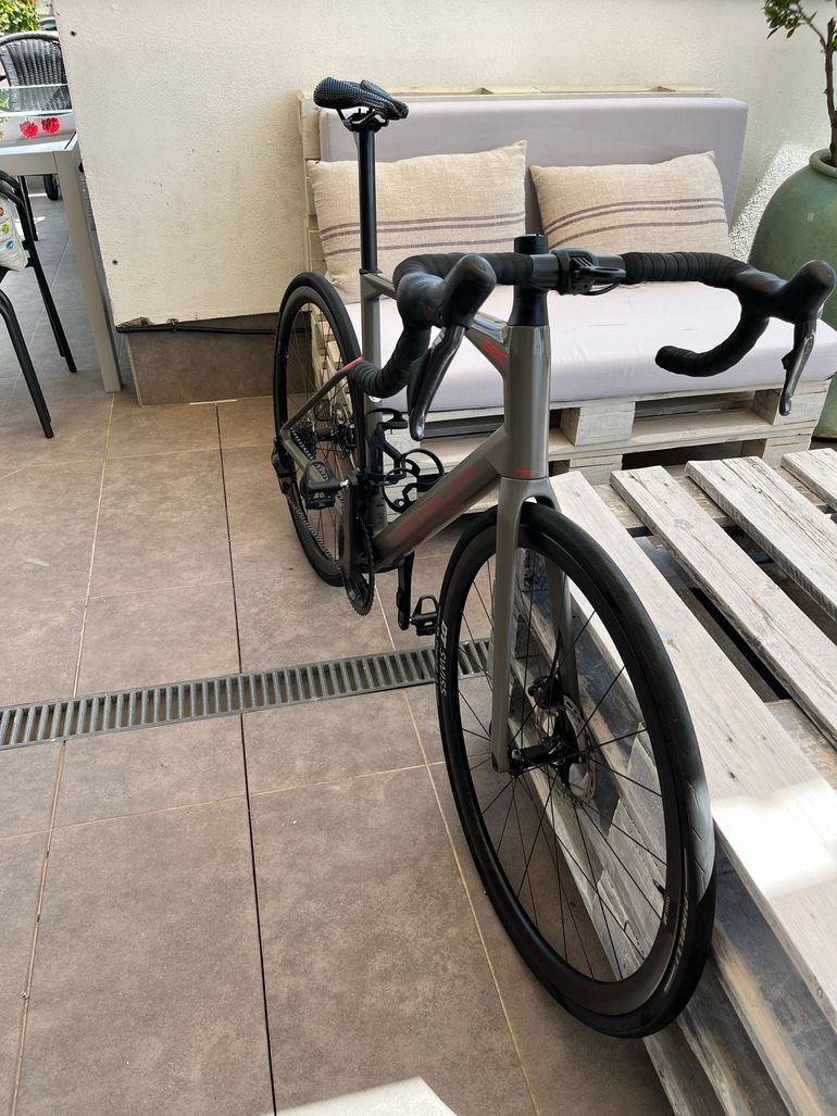 Used BMC Roadmachine 01 THREE 2022 2022 Road & Gravel, Gris claro — image 6 of 7