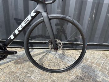 Used Trek Madone SL 5 2027 2027 Road & Gravel, Negro — image 4 of 7