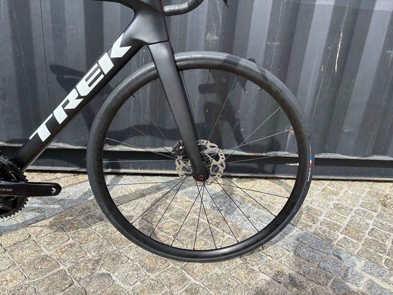 Used Trek Madone SL 5 2027 2027 Road & Gravel, Negro — image 4 of 7