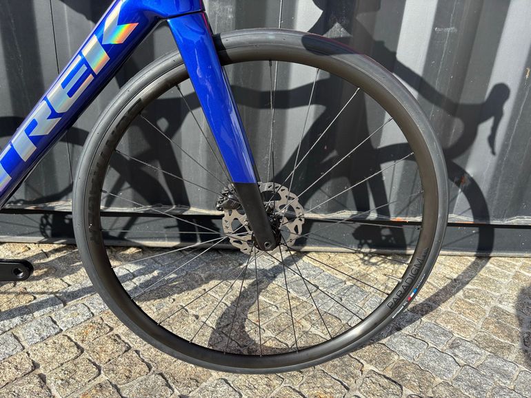 Used Trek Madone SL 5 2027 2027 Road & Gravel, Azul — image 4 of 6