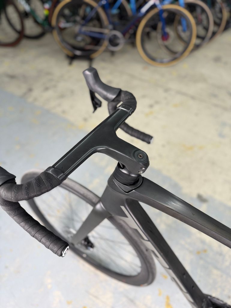 Used Trek Emonda SLR AXS Carbon 2022 Road & Gravel, Schwarz — image 20 of 25