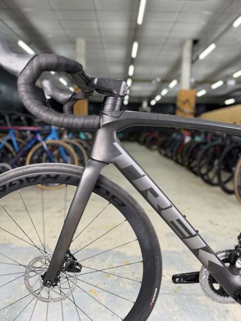 Used Trek Emonda SLR AXS Carbon 2022 Road & Gravel, Schwarz — image 18 of 25