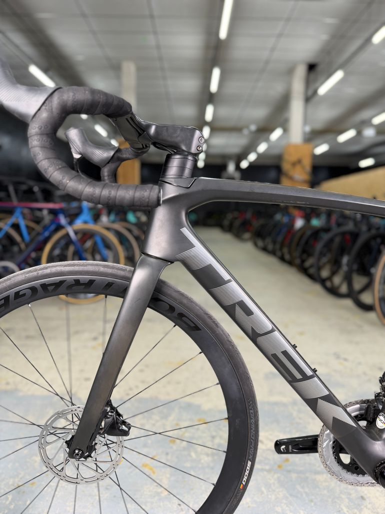 Used Trek Emonda SLR AXS Carbon 2022 Road & Gravel, Schwarz — image 18 of 25