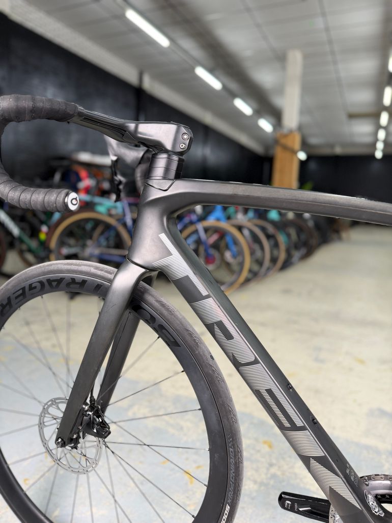 Used Trek Emonda SLR AXS Carbon 2022 Road & Gravel, Schwarz — image 19 of 25