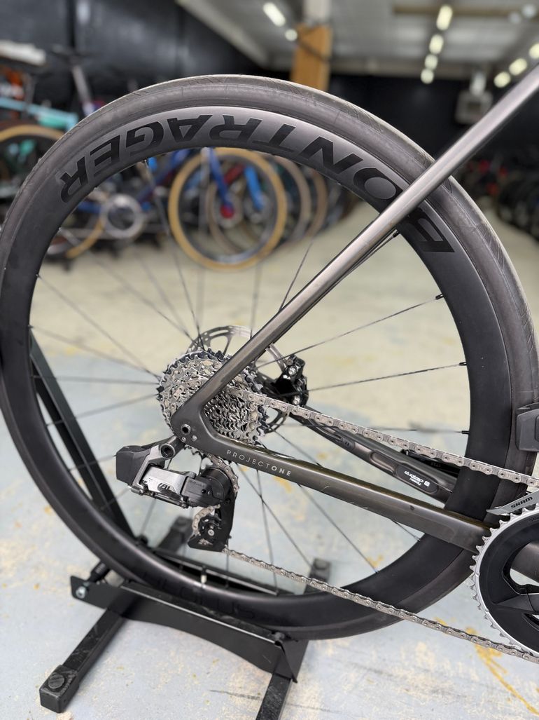 Used Trek Emonda SLR AXS Carbon 2022 Road & Gravel, Schwarz — image 8 of 25