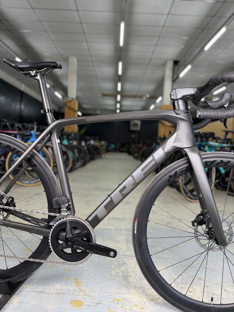 Used Trek Emonda SLR AXS Carbon 2022 Road & Gravel, Schwarz — image 12 of 25