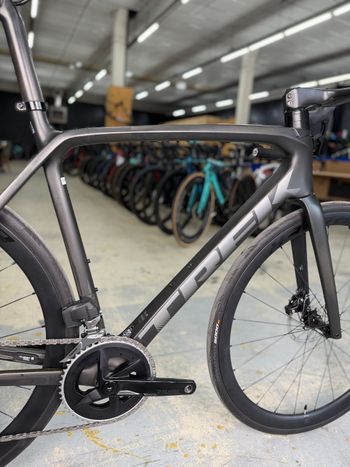 Used Trek Emonda SLR AXS Carbon 2022 Road & Gravel, Schwarz — image 11 of 25