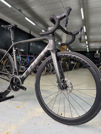 Used Trek Emonda SLR AXS Carbon 2022 Road & Gravel, Schwarz — image 3 of 25