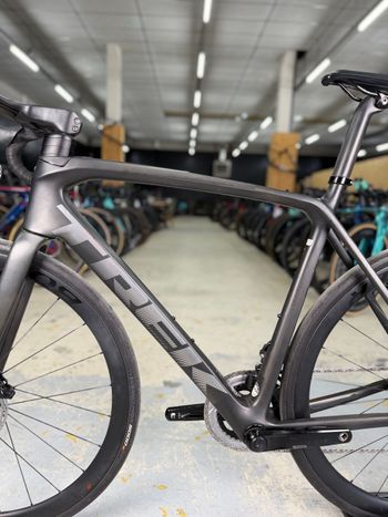Used Trek Emonda SLR AXS Carbon 2022 Road & Gravel, Schwarz — image 24 of 25